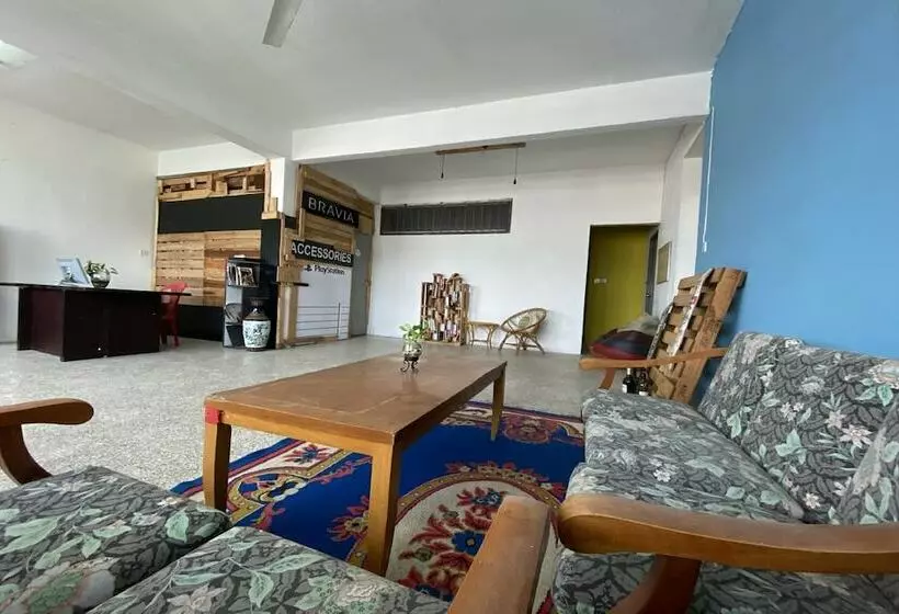 هتل Oyo 90295 Beacon Homestay Kuching