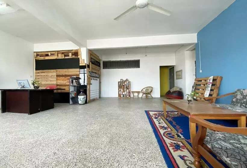هتل Oyo 90295 Beacon Homestay Kuching