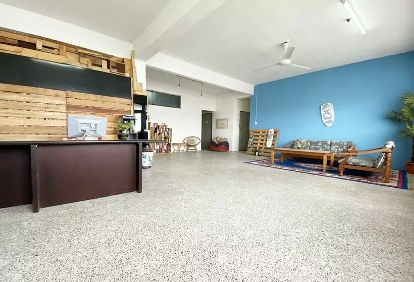 هتل Oyo 90295 Beacon Homestay Kuching