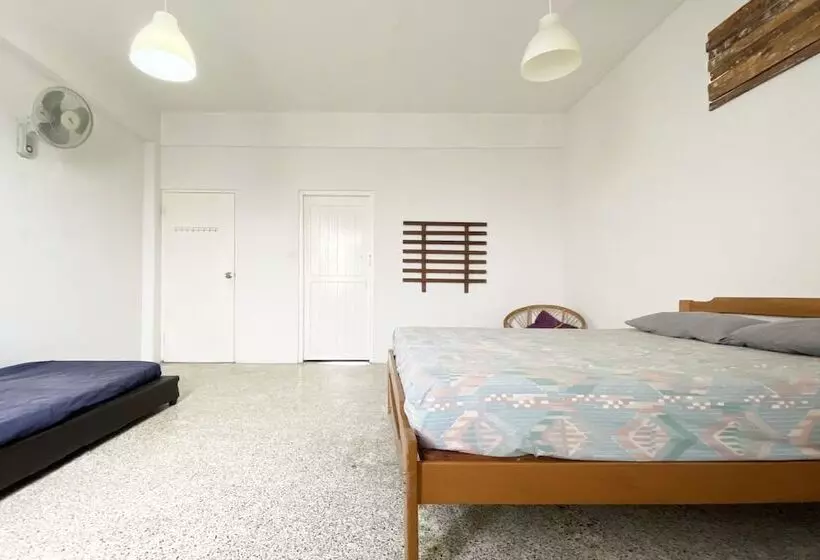 هتل Oyo 90295 Beacon Homestay Kuching