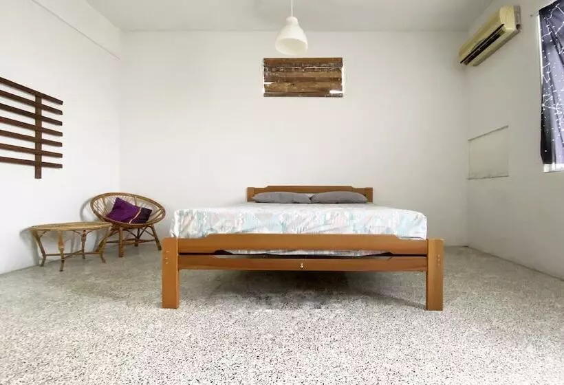 هتل Oyo 90295 Beacon Homestay Kuching