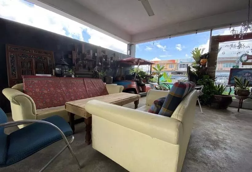 هتل Oyo 90295 Beacon Homestay Kuching