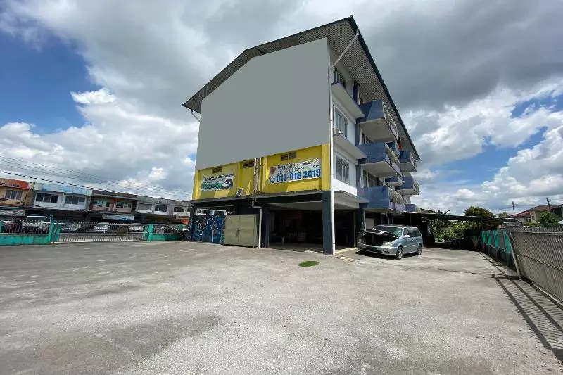 هتل Oyo 90295 Beacon Homestay Kuching