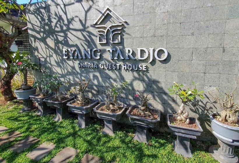 בית מלון כפרי Rumah Eyang Tardjo Syariah Mitra Reddoorz