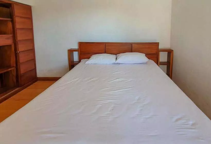 Hotelli Rumah Eyang Tardjo Syariah Mitra Reddoorz