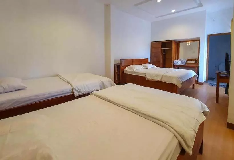 Hotelli Rumah Eyang Tardjo Syariah Mitra Reddoorz