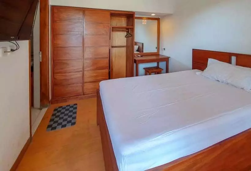 Hotelli Rumah Eyang Tardjo Syariah Mitra Reddoorz