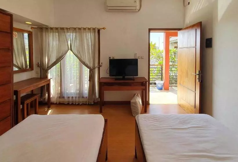 Hotelli Rumah Eyang Tardjo Syariah Mitra Reddoorz