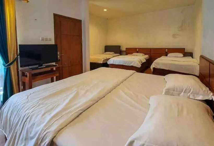 Hotelli Rumah Eyang Tardjo Syariah Mitra Reddoorz