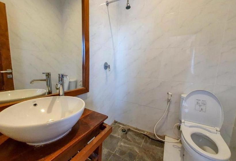 בית מלון כפרי Rumah Eyang Tardjo Syariah Mitra Reddoorz