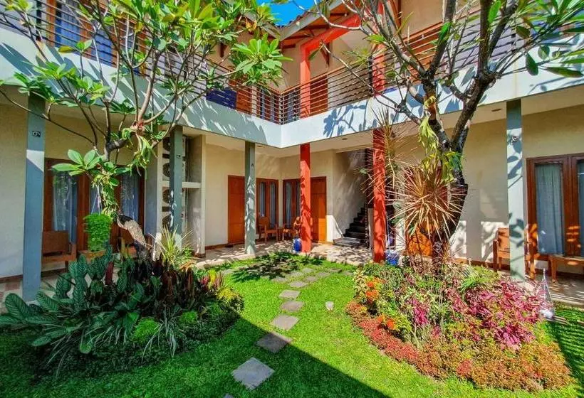 Hotelli Rumah Eyang Tardjo Syariah Mitra Reddoorz