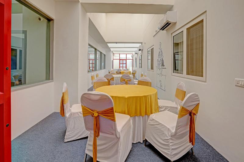 בית מלון כפרי Super Townhouse Pbg Mall Vashi