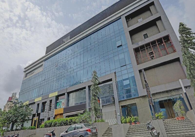 בית מלון כפרי Super Townhouse Pbg Mall Vashi