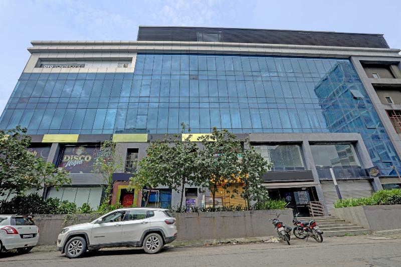 בית מלון כפרי Super Townhouse Pbg Mall Vashi