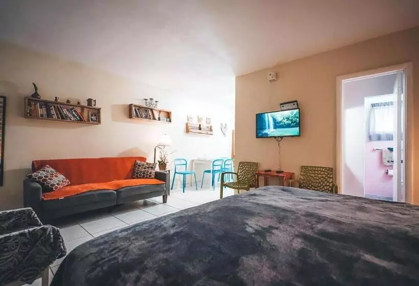 モーテル Hollywood Light Haven Lodge