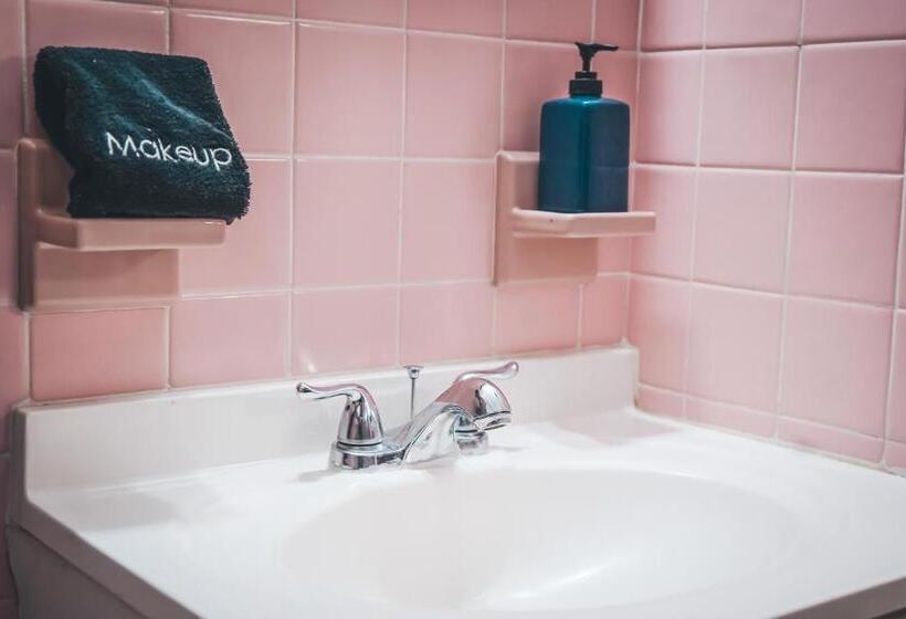 فندق على الطريق Hollywood Light Haven Lodge