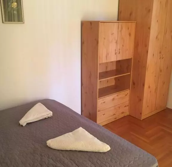 ペンション Center Apartmanház