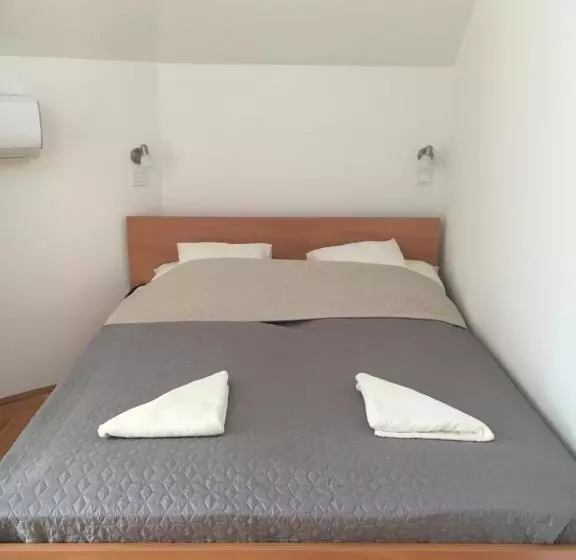 ペンション Center Apartmanház