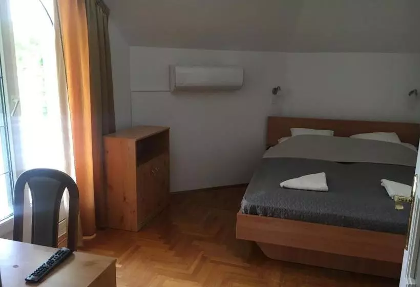 ペンション Center Apartmanház