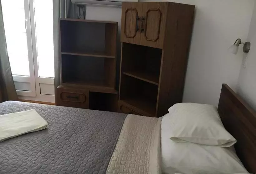 ペンション Center Apartmanház