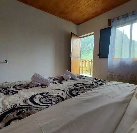 ペンション Driti Gh Nderlysa