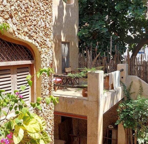 پانسیون Samaki House