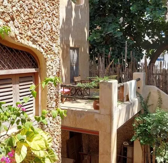 پانسیون Samaki House