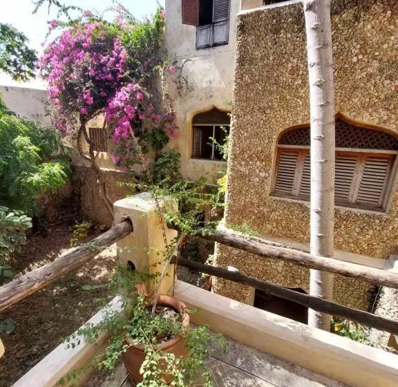 پانسیون Samaki House