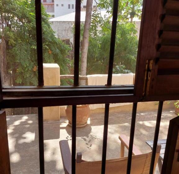 پانسیون Samaki House