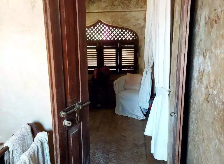 پانسیون Samaki House