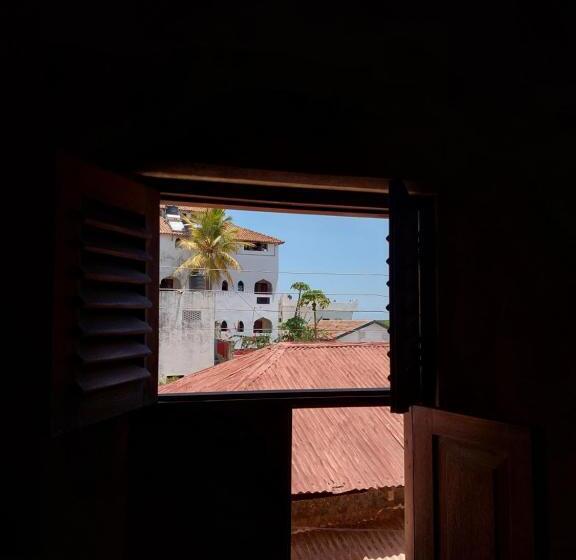 پانسیون Samaki House