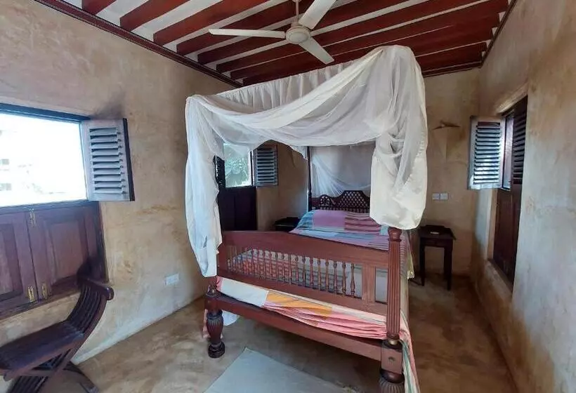 پانسیون Samaki House