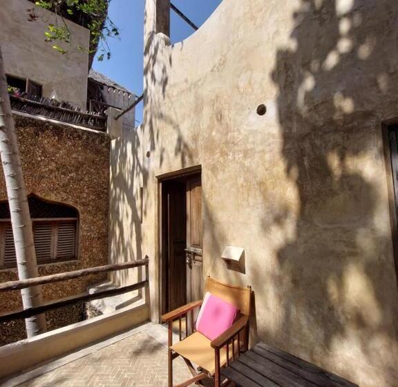 پانسیون Samaki House