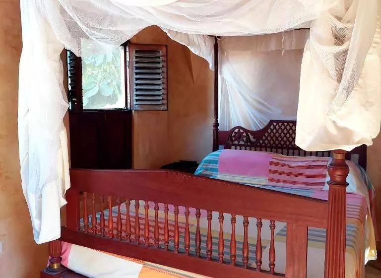 پانسیون Samaki House