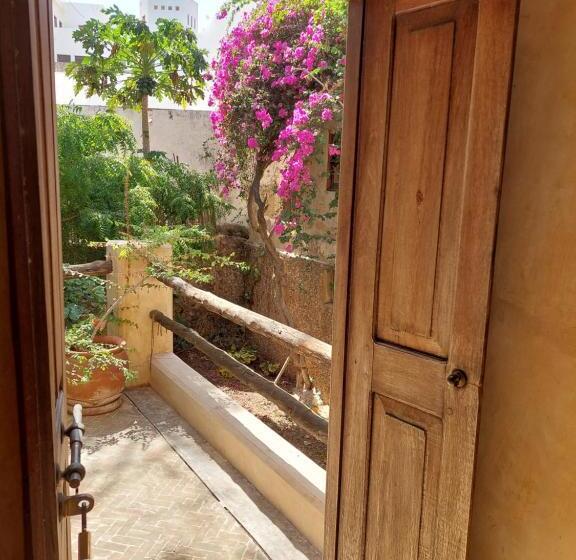 پانسیون Samaki House