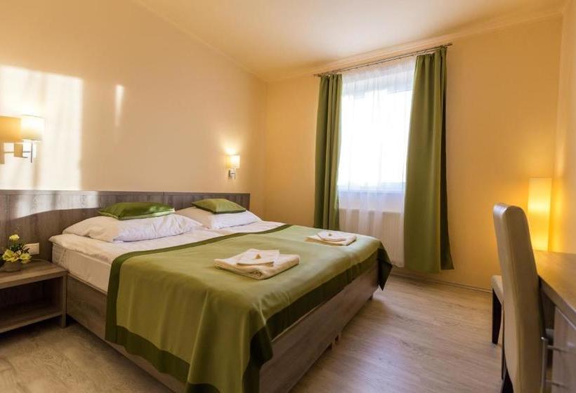 هتل Kentaur Lovaspanzió