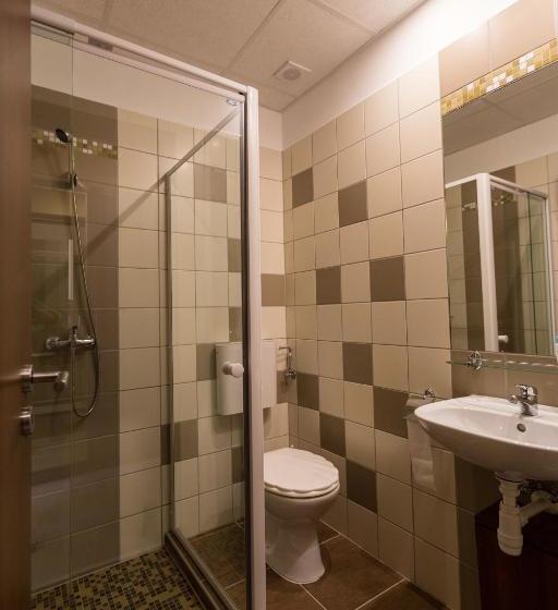 هتل Kentaur Lovaspanzió