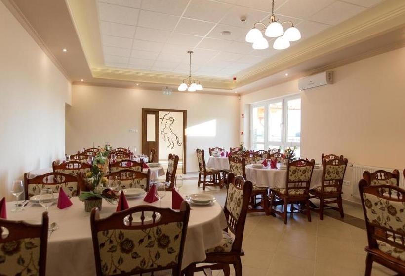 هتل Kentaur Lovaspanzió