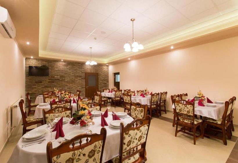 هتل Kentaur Lovaspanzió