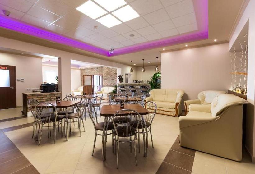 هتل Kentaur Lovaspanzió