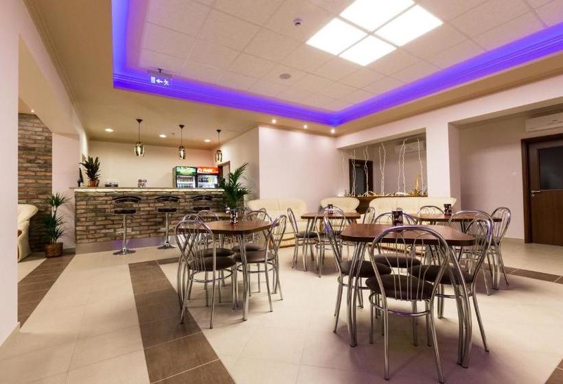 هتل Kentaur Lovaspanzió