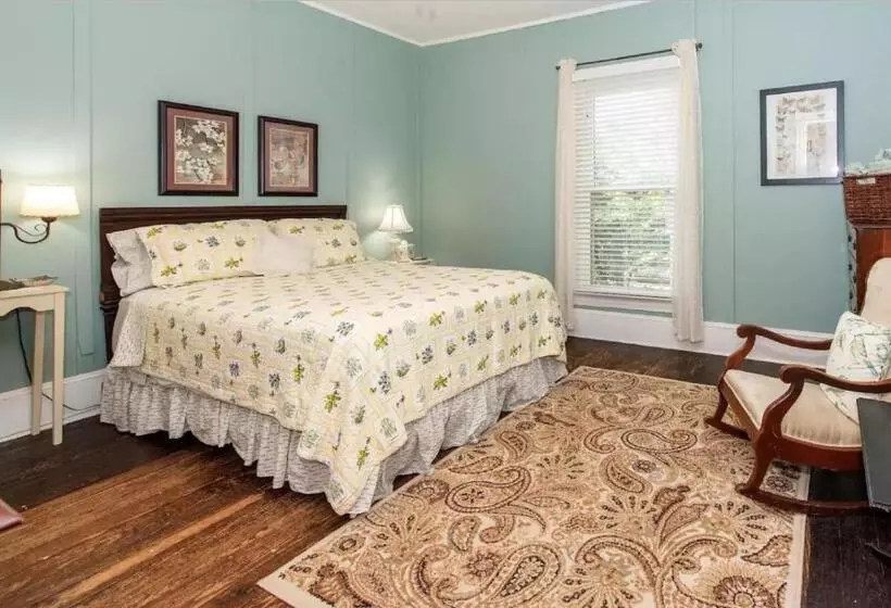 Magnolia House & Gardens B&b