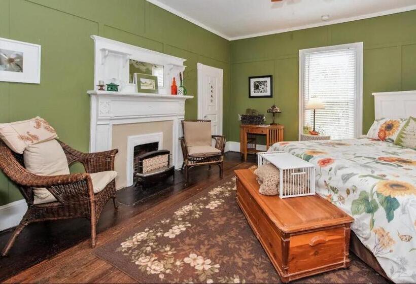 Magnolia House & Gardens B&b