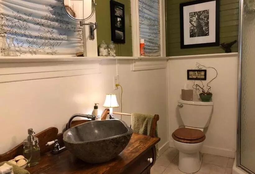 Magnolia House & Gardens B&b