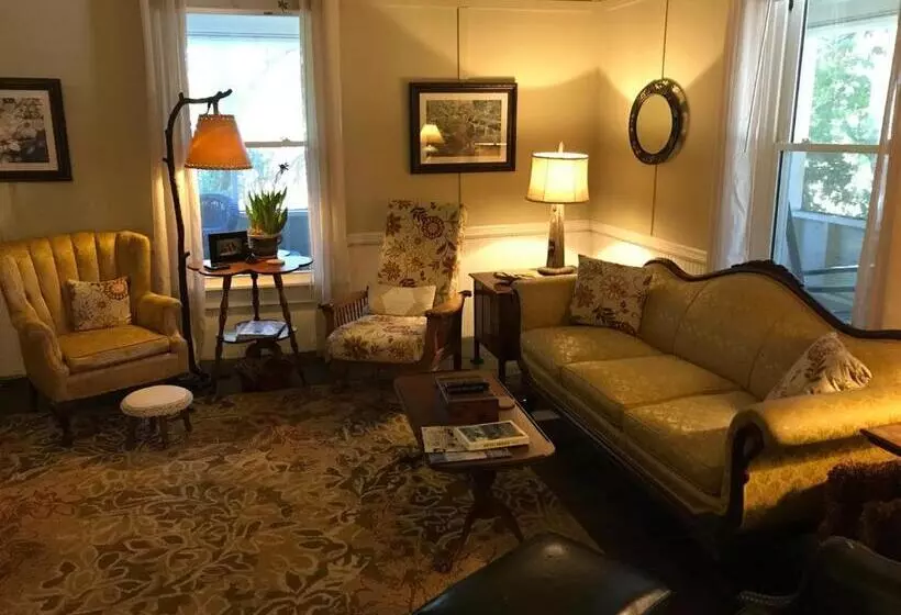 Magnolia House & Gardens B&b