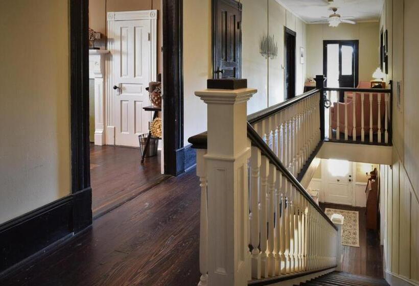 Magnolia House & Gardens B&b