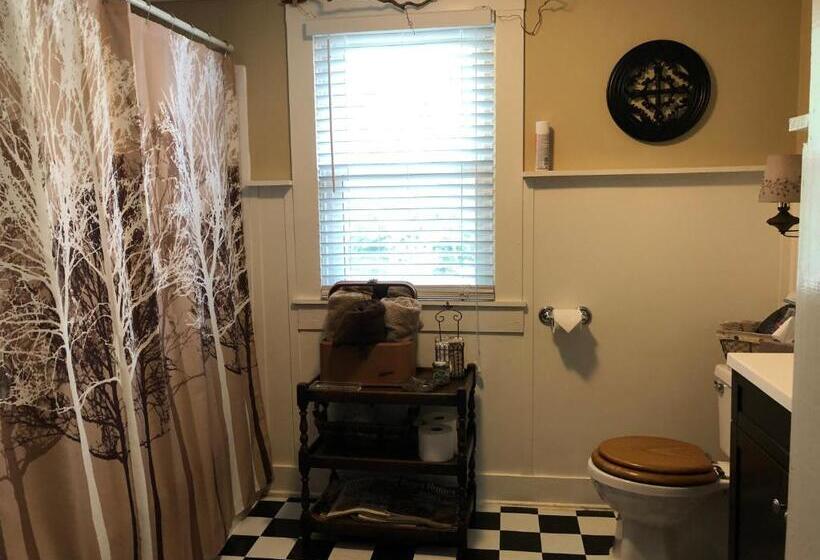 Magnolia House & Gardens B&b