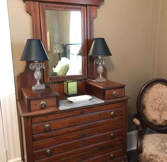 Magnolia House & Gardens B&b