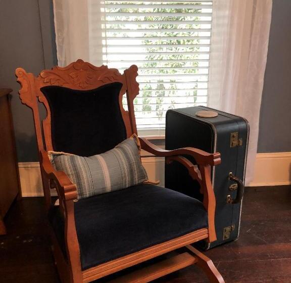 Magnolia House & Gardens B&b