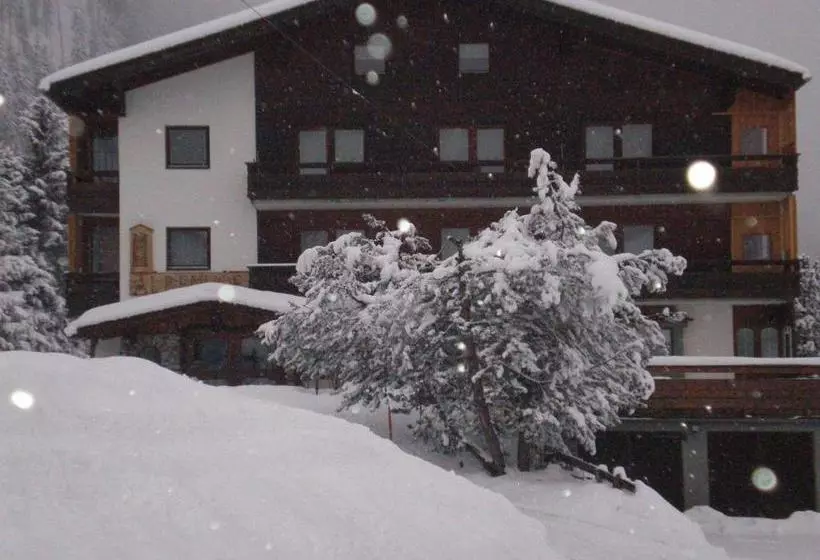 Majatalo Alpenhof Alt Lähn